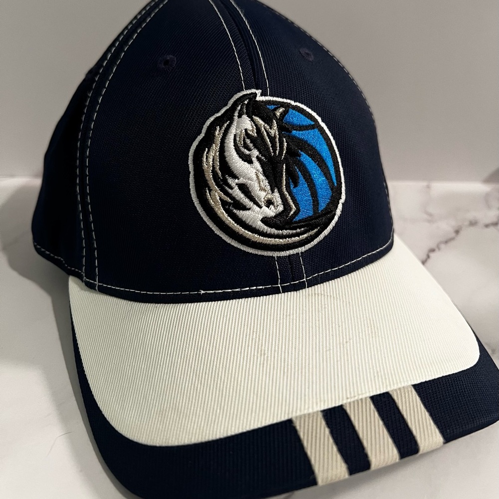 Dallas Mavericks Navy & White Logo Cap